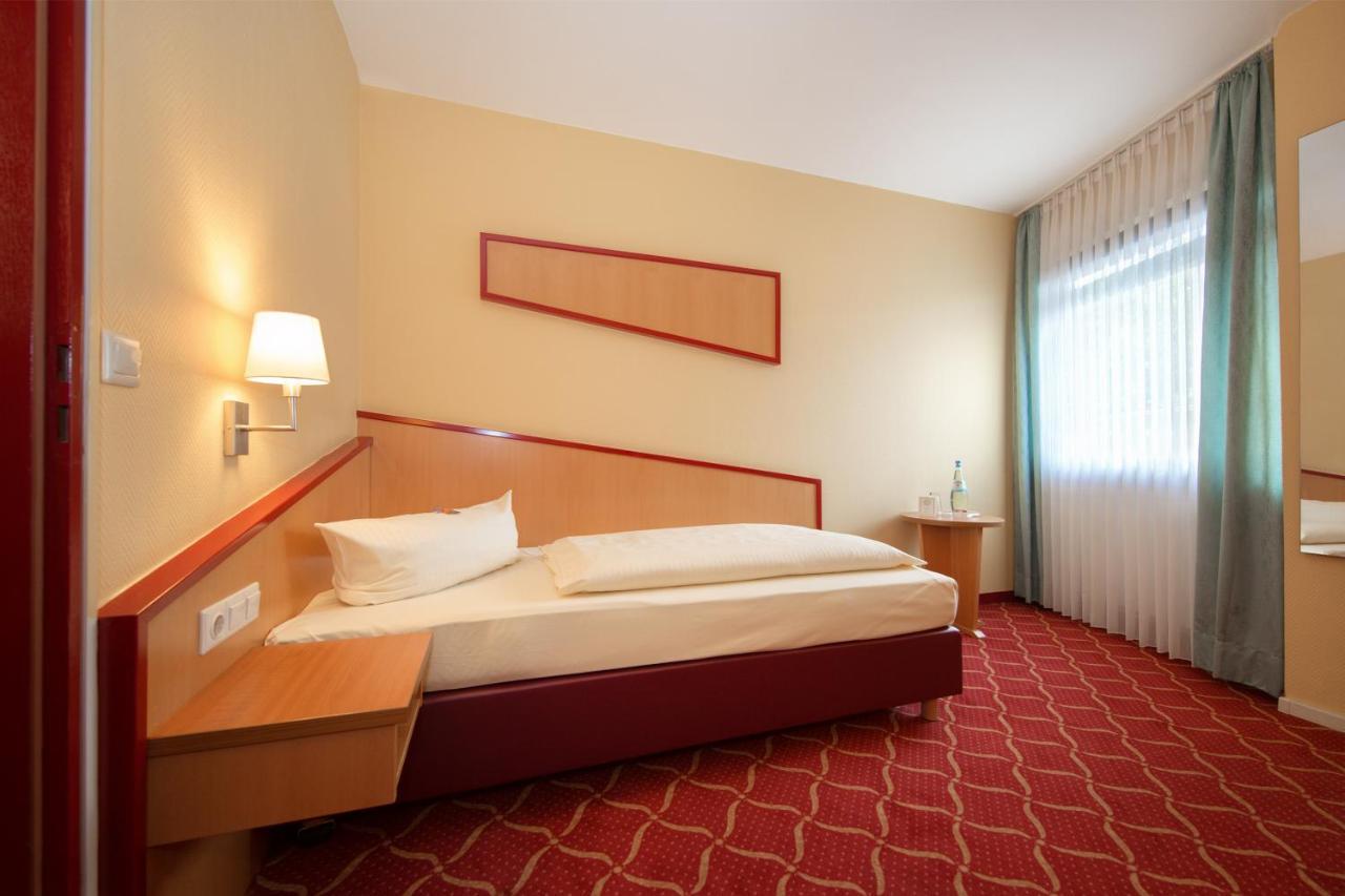 Montana Hotel Oberasbach Zewnętrze zdjęcie