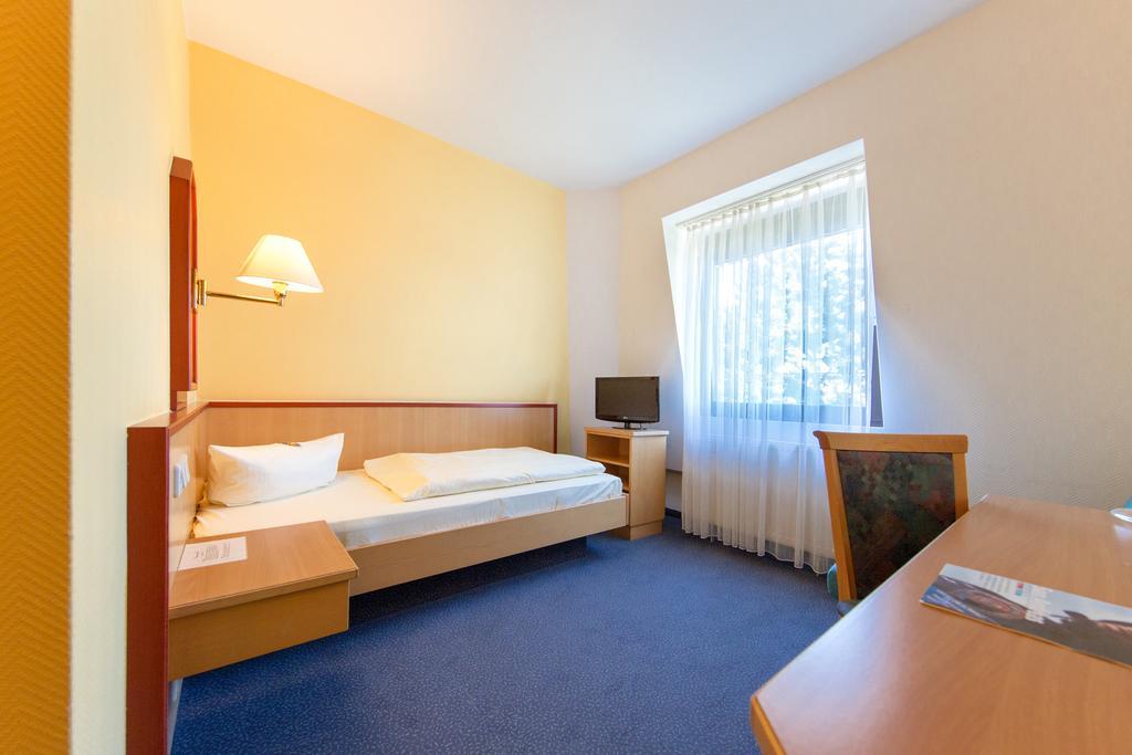 Montana Hotel Oberasbach Zewnętrze zdjęcie