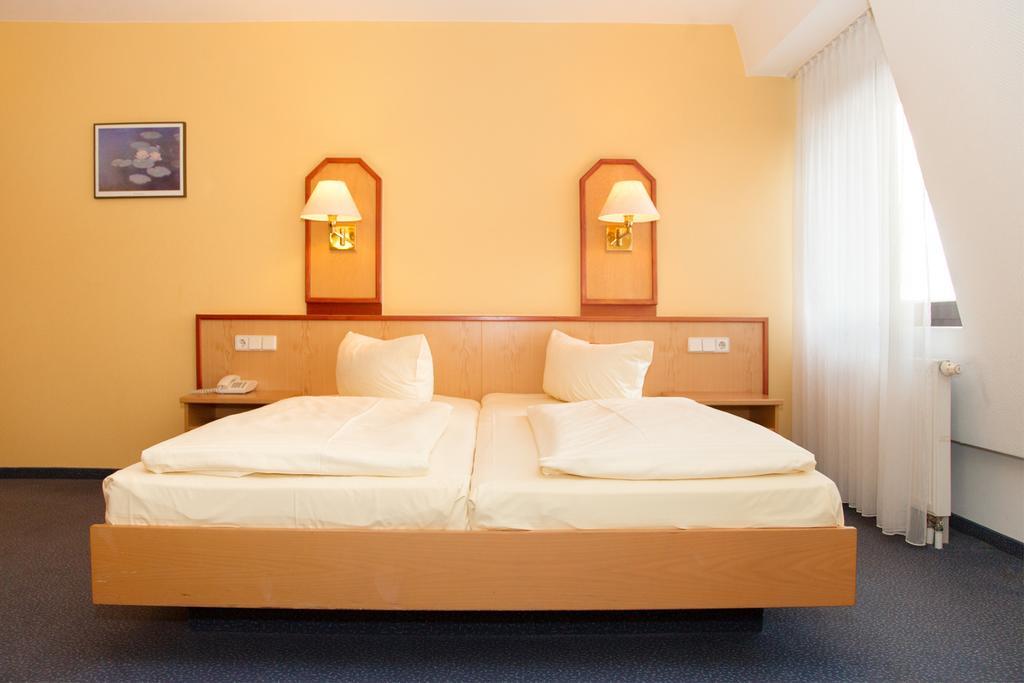 Montana Hotel Oberasbach Zewnętrze zdjęcie
