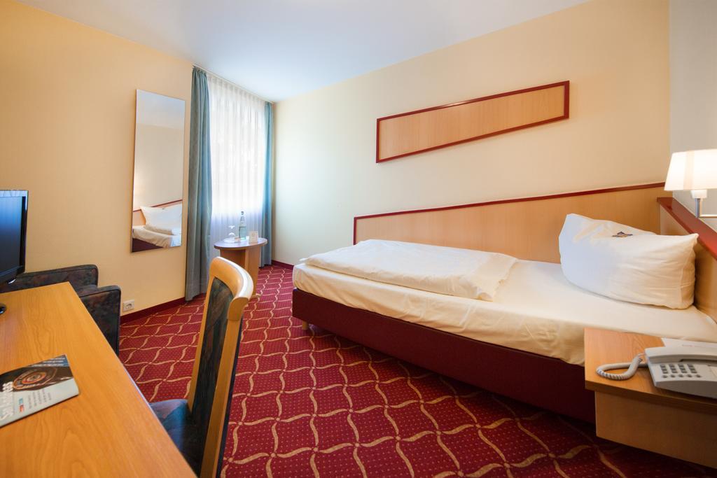 Montana Hotel Oberasbach Zewnętrze zdjęcie