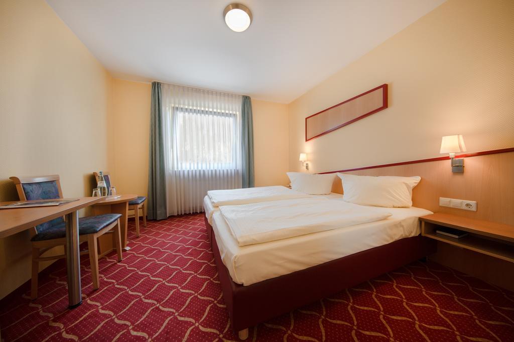 Montana Hotel Oberasbach Zewnętrze zdjęcie