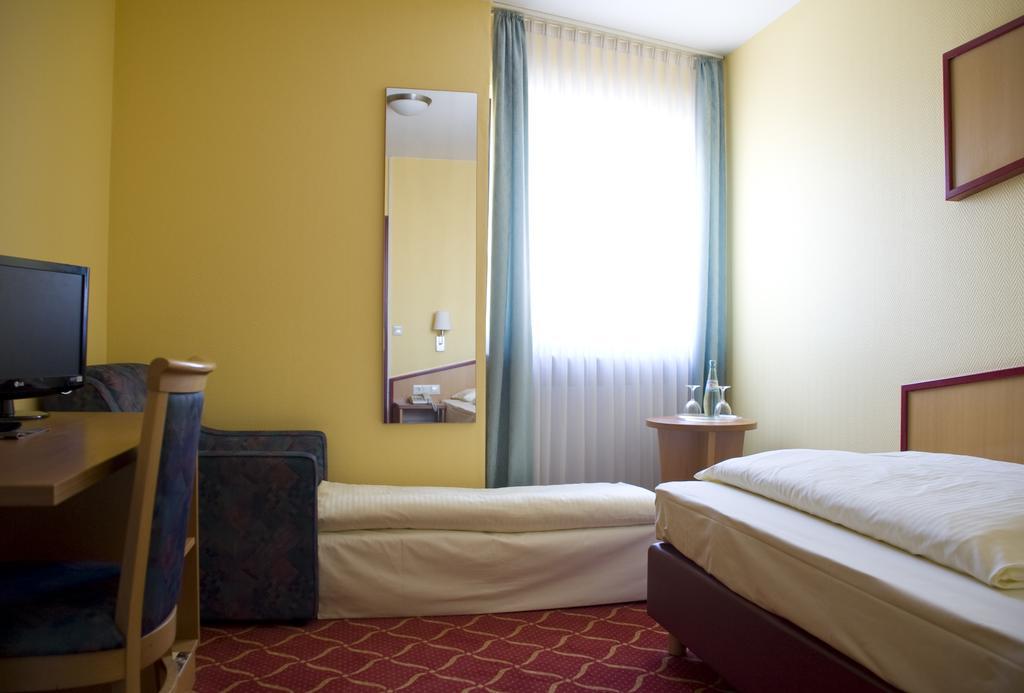 Montana Hotel Oberasbach Zewnętrze zdjęcie
